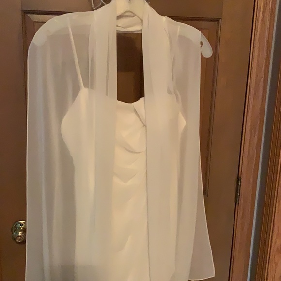 Long white crepe formal dress w/ spaghetti straps - Picture 7 of 7